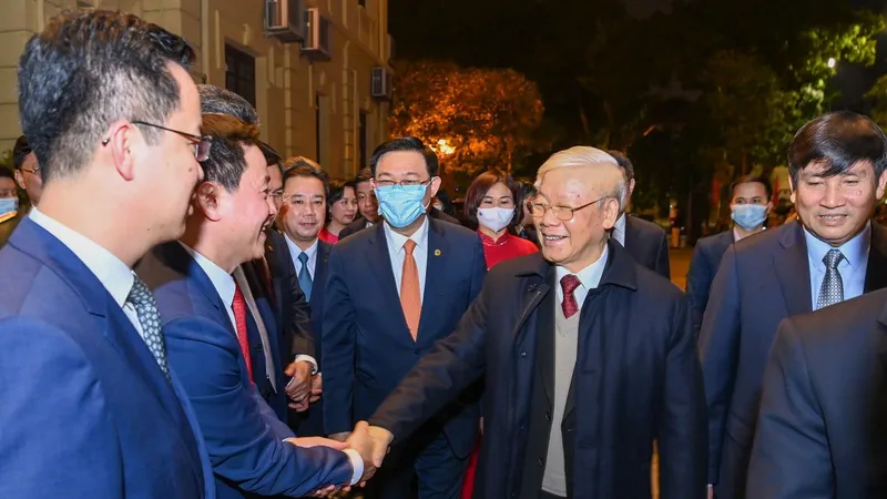 Tổng Bí thư, Chủ tịch nước Nguyễn Phú Trọng chúc tết Đảng bộ, chính quyền, nhân dân Thủ đô, dâng hương vua Lý Thái Tổ