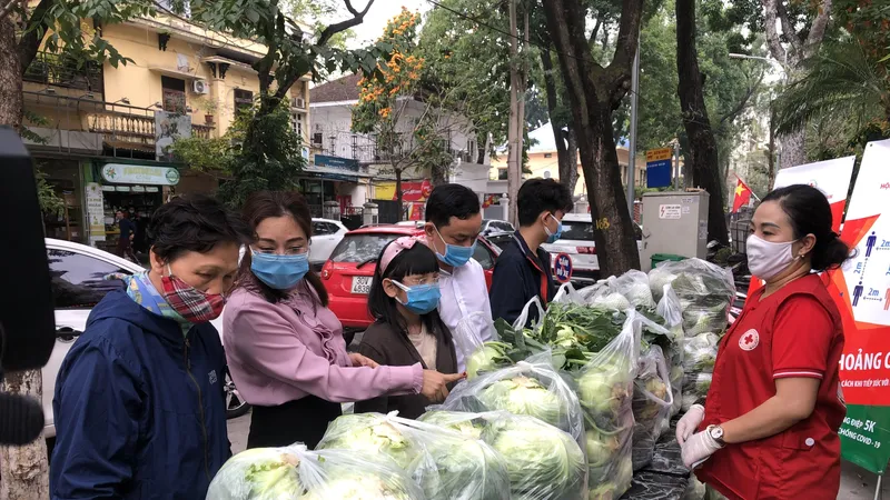 Phát động Chiến dịch “Chung sức cùng người dân tiêu thụ nông sản” tại 13 tỉnh thành