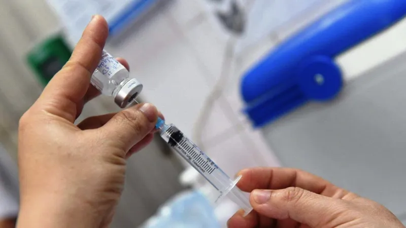Sáng nay 1-4, không có ca mắc mới Covid-19, cân nhắc “hộ chiếu vaccine“