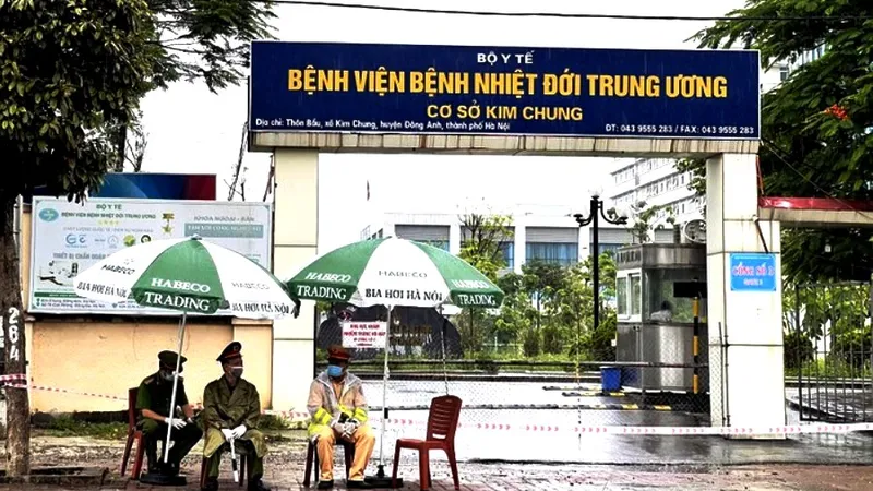 Một bác sĩ quân y dương tính SARS-CoV-2, đi nhiều nơi, khám cho nhiều người