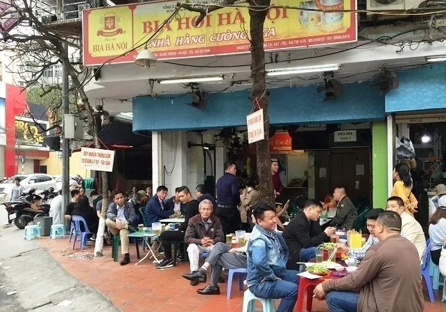 Hà Nội yêu cầu dừng bia hơi, giải tỏa chợ cóc, không tụ tập quá 10 người