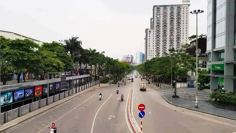 Hà Nội chưa giãn cách toàn thành phố dù dịch Covid-19 đang phức tạp hơn