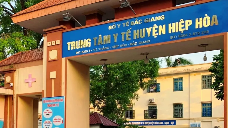 Xử lý nghiêm vụ bệnh nhân Covid-19 trèo tường bệnh viện ra ngoài mua đồ