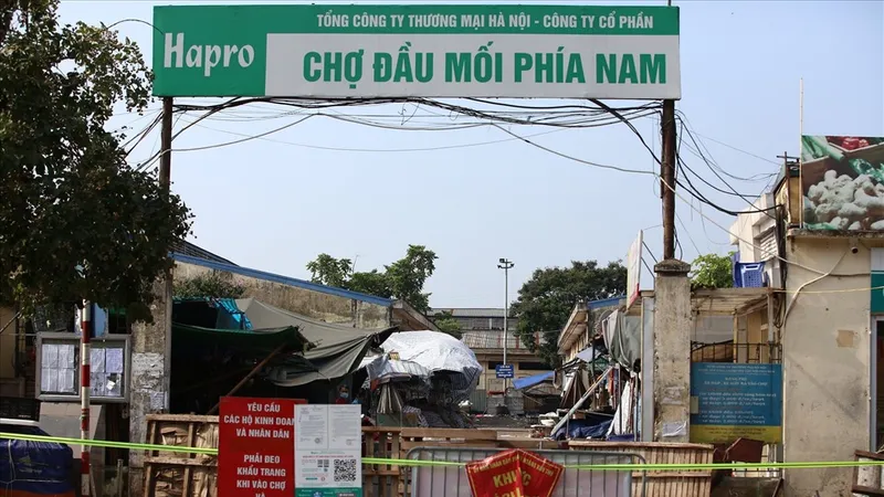 Hà Nội khẩn cấp tìm người tới chợ đầu mối phía Nam khi có 1 người bán trứng mắc Covid-19