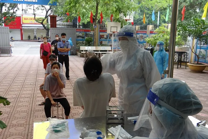 1.364 ca mắc Covid-19 thuộc các chùm ca bệnh ở Hà Nội chưa rõ nguồn lây 