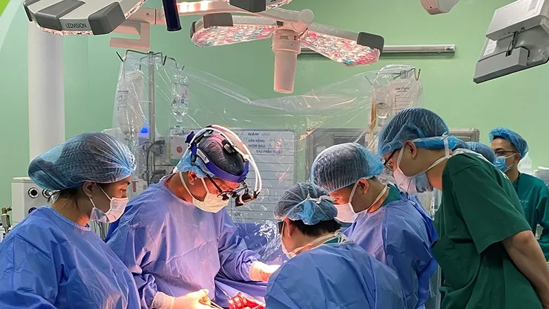 Lần đầu ghép gan cứu sống bệnh nhi 18 tháng tuổi bị ung thư giai đoạn cuối