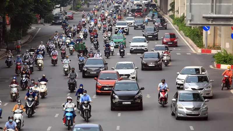 Hà Nội nhộn nhịp hơn sau khi nới lỏng nhiều hoạt động