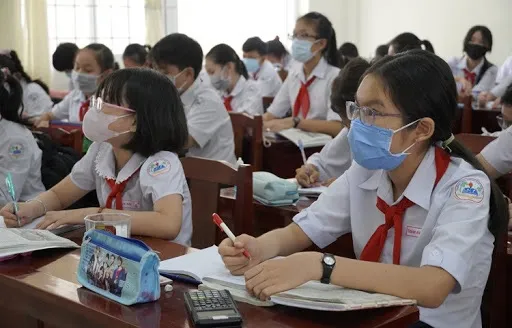 Số ca mắc Covid-19 tăng cao, học sinh 29 quận huyện của Hà Nội tiếp tục học trực tuyến