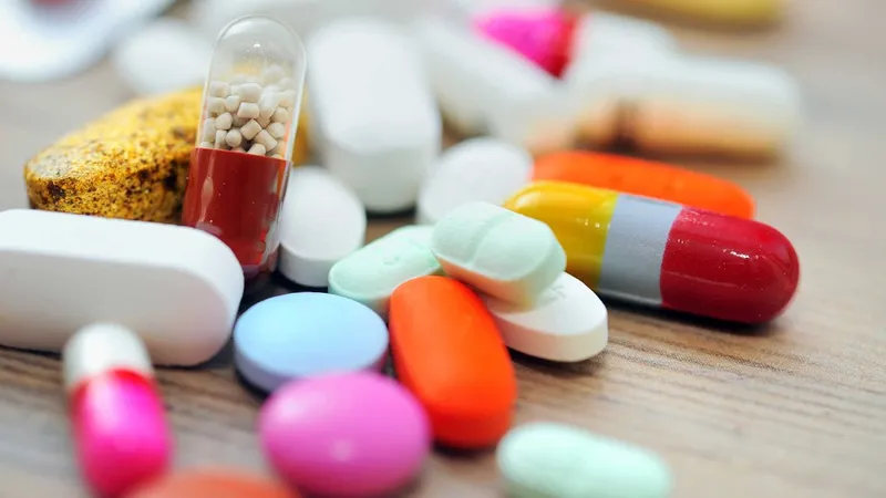 Làm rõ việc mua sắm tập trung thuốc quốc gia phải gia hạn 5 lần đóng và mở thầu 