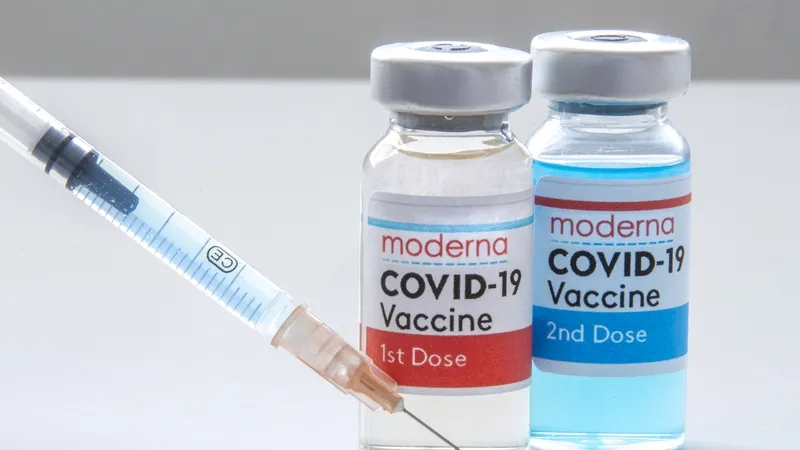 Tiêm mũi 3 vaccine Moderna với liều 0,25ml bằng nửa liều cơ bản