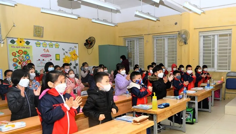 Hà Nội bất ngờ tạm dừng cho học sinh từ lớp 1 đến lớp 6 ở nội thành trở lại trường