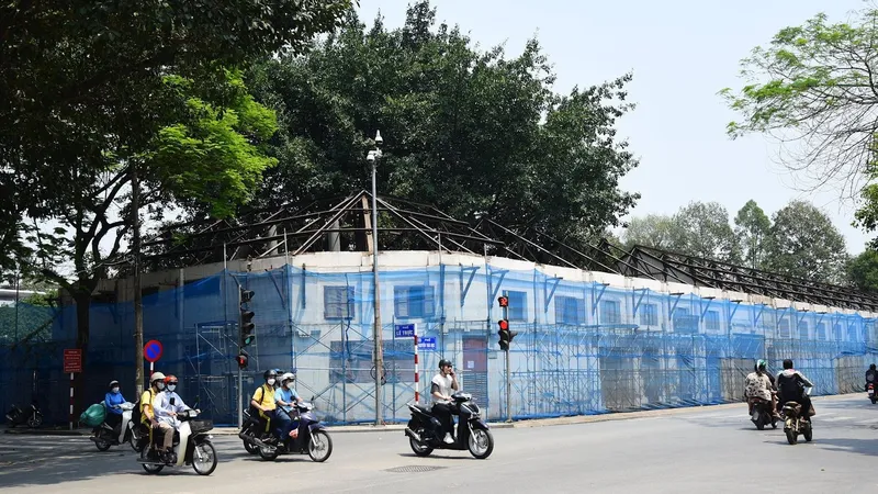 Bí thư Hà Nội yêu cầu dừng tháo dỡ dãy nhà cổ tại “đất vàng” gần trung tâm Ba Đình