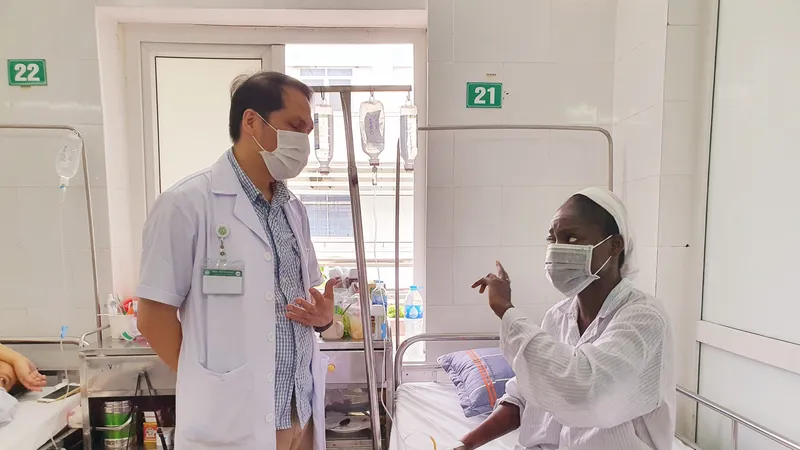 Cứu sống nữ giáo viên người Nigeria bị sốt rét ác tính 