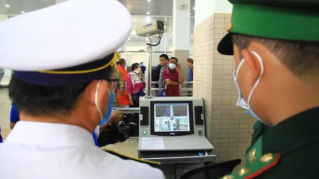 Đo thân nhiệt người người nhập cảnh, giám sát chặt chẽ bệnh đậu mùa khỉ