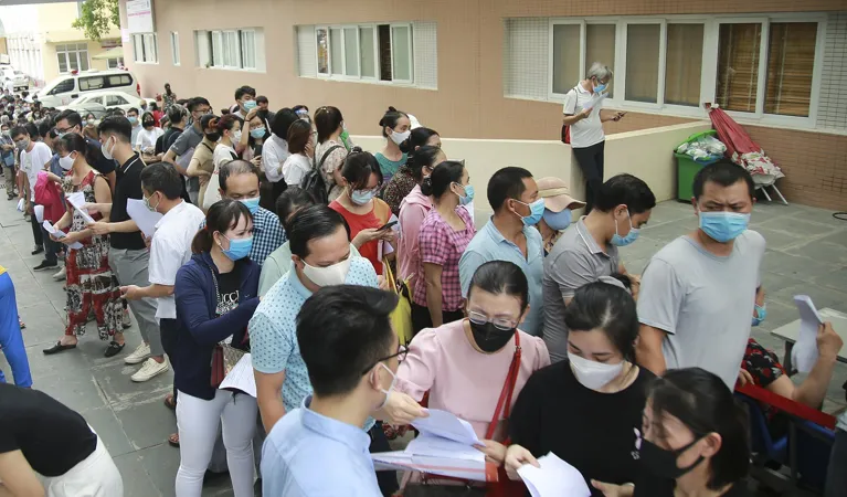 Phải đeo khẩu trang khi đến nơi công cộng thuộc khu vực đã được công bố cấp độ dịch mức 3