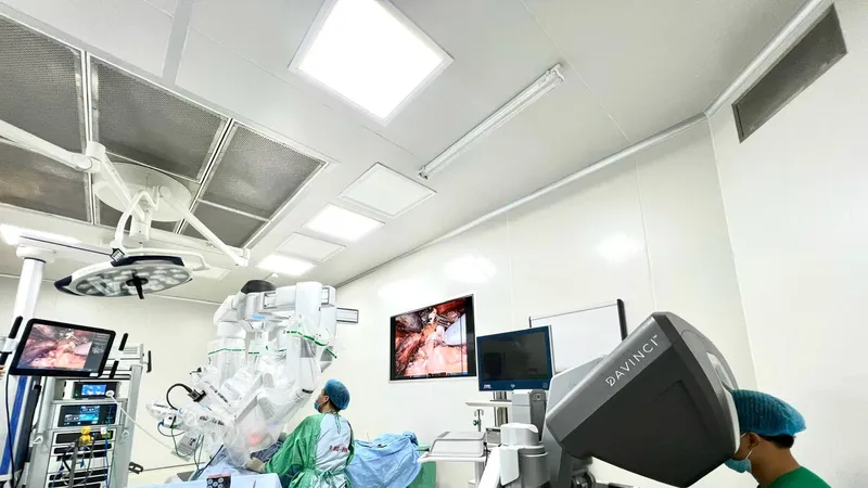 Lần đầu tiên dùng Robot cắt tuyến giáp qua tiền đình miệng cho bệnh nhân ung thư 