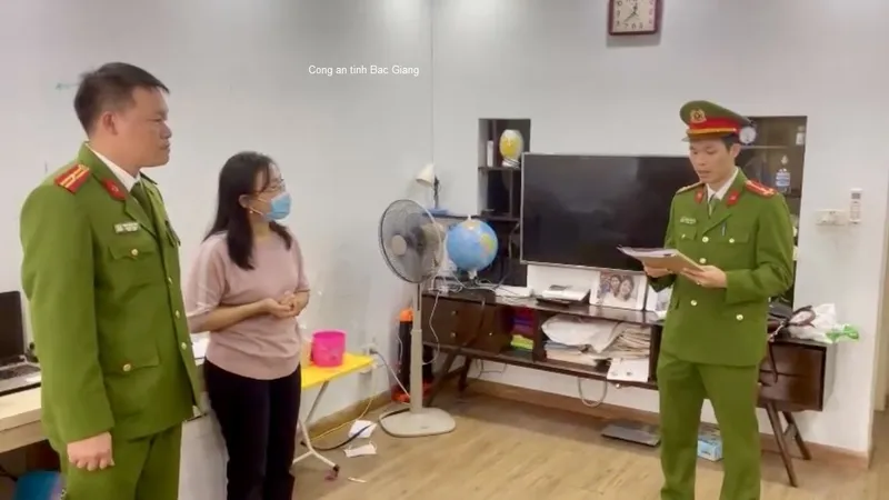 Khởi tố nữ tổng giám đốc tội làm và buôn bán tem giả