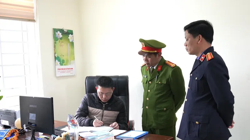 Hòa Bình: Khởi tố 10 bị can là giám đốc và nhân viên đăng kiểm