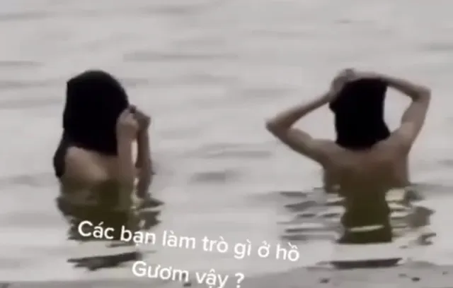 Thực hư vụ 2 cô gái "tắm tiên" ở Hồ Gươm