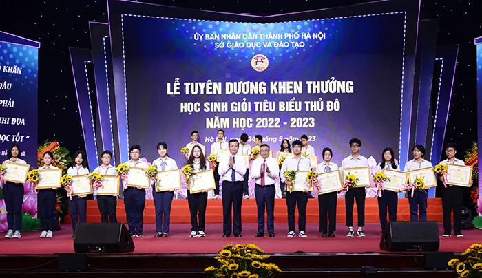 Tuyên dương 759 học sinh giỏi tiêu biểu của Thủ đô