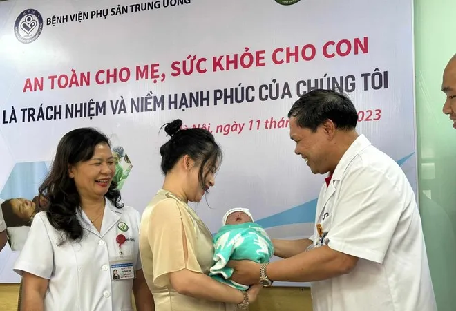 Trẻ sinh non nặng 600g, mắc nhiều bệnh nguy hiểm 