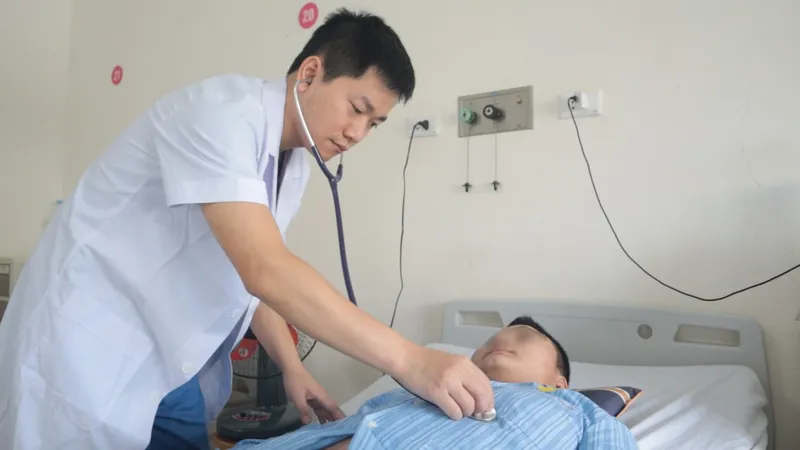 Nam thanh niên vỡ động mạch chủ ở ngực do lốp ô tô phát nổ