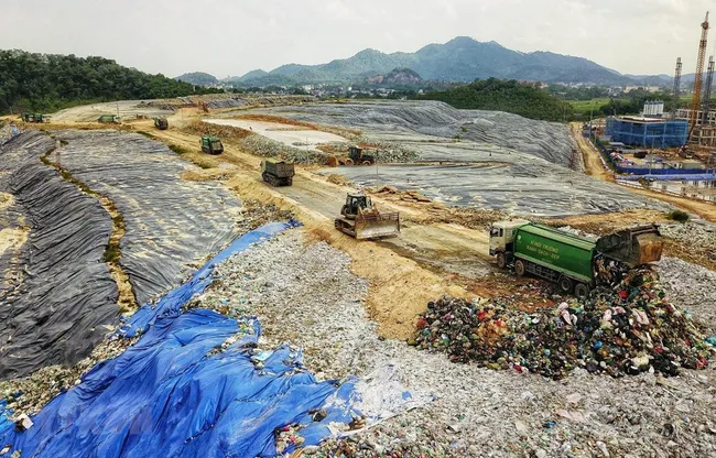 Chủ tịch TP Hà Nội muốn xử lý khu chôn lấp rác thải lớn nhất Thủ đô thành công viên