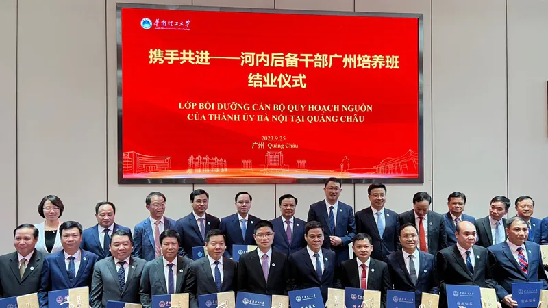 20 cán bộ chủ chốt của Hà Nội hoàn thành lớp bồi dưỡng quy hoạch nguồn tại Quảng Châu, Trung Quốc