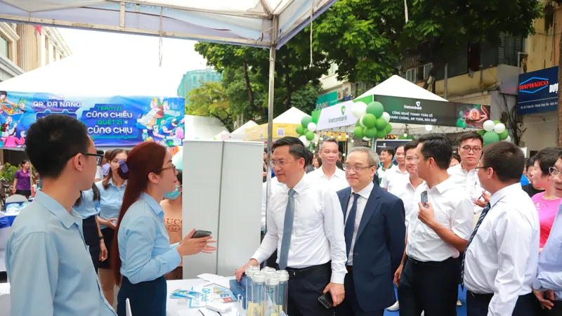 Hà Nội: Phấn đấu mỗi quận, huyện có 1 tuyến phố thanh toán không dùng tiền mặt