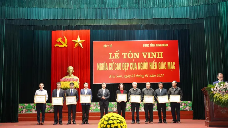 Hơn 30.000 người mù cần được thực hiện phẫu thuật ghép giác mạc