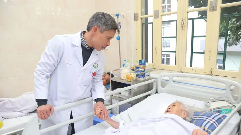 Cụ bà 105 tuổi được phẫu thuật thay khớp háng thành công