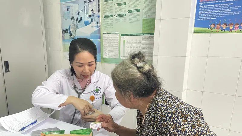 Khám sức khỏe, phát thuốc miễn phí cho người dân ở 30 tỉnh, thành