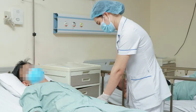 Cha có 4 quả thận, con gái có 3 quả thận và 2 bàng quang