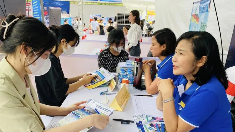  Cơ hội việc làm cho hàng ngàn người trong ngày hội nghề nghiệp, lao động ở Đông Anh 