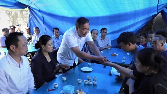 Lãnh đạo TP Hà Nội thăm hỏi gia đình nạn nhân vụ sạt lở đất đá ở Ba Vì