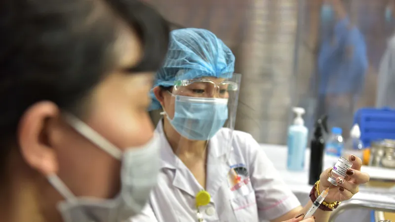 Vì sao Bộ Y tế khuyến cáo tiêm ngay vaccine Covid-19 nếu chưa tiêm liều nào?
