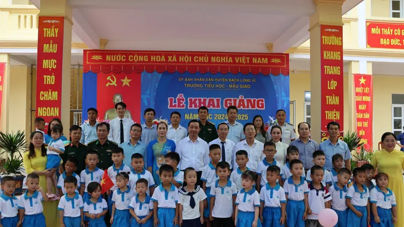 Đảo tiền tiêu Bạch Long Vĩ tổ chức khai giảng ngay trước lúc bão số 3 vào