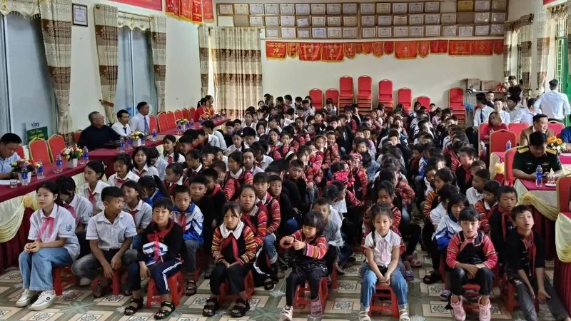 Lễ khai giảng đặc biệt ở Sín Thầu - nơi cực Tây của Tổ quốc