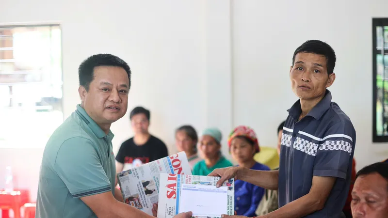 Báo Sài Gòn Giải Phóng chia sẻ đau thương, mất mát với bà con Làng Nủ 