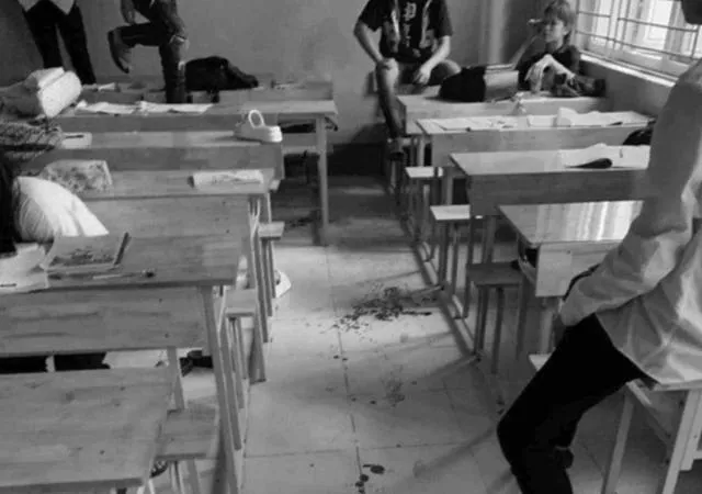 Nữ sinh lớp 10 dùng dao bầu “xử” bạn ngay tại lớp học
