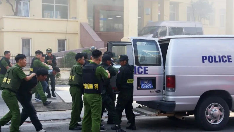 Hơn 200 công an diễn tập vây bắt thành công ổ nhóm dùng vũ khí cướp ngân hàng, bắt con tin