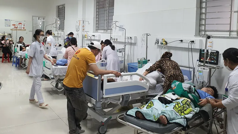 Vụ 2 người tử vong và 15 người nhập viện nghi ngộ độc: Dùng nhiều rượu chưa rõ nguồn gốc