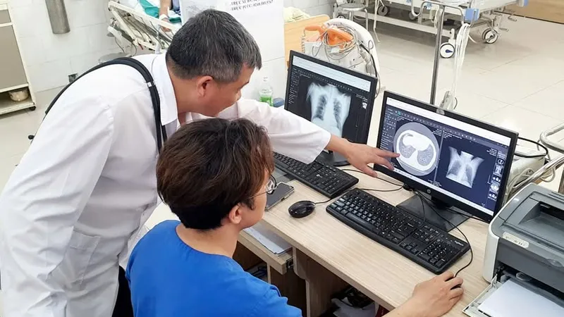Bệnh viện Bạch Mai thông tin về sức khỏe 4 người bị thương trong vụ cháy quán cà phê ở Hà Nội