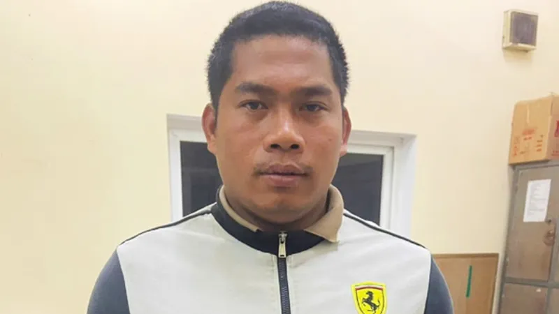 Khởi tố, bắt tạm giam nam thanh niên hất chất bẩn vào tổ cảnh sát giao thông