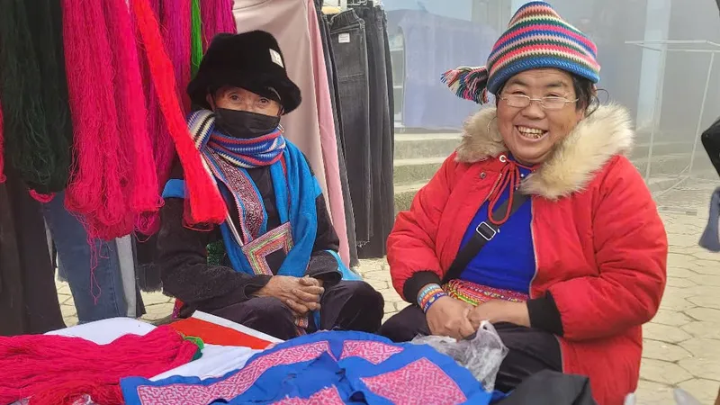 Độc đáo chợ phiên Y Tý 
