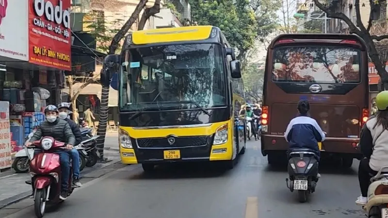 Từ ngày 1-3, Hà Nội thí điểm hạn chế ô tô trên 16 chỗ hoạt động trong khu phố cổ