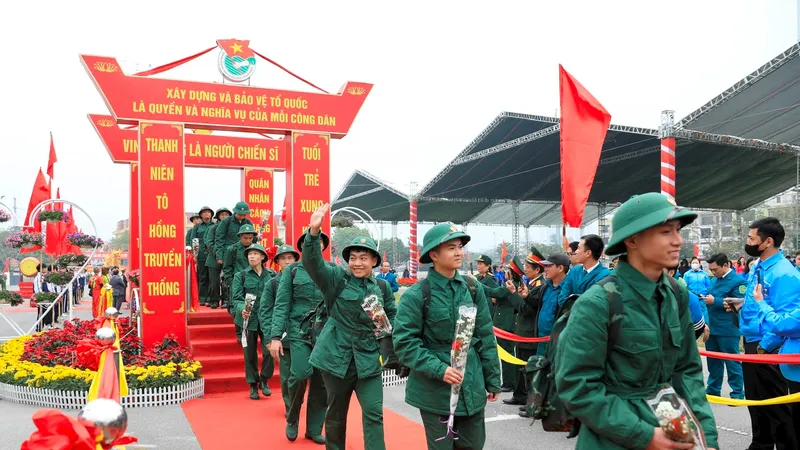 Hơn 4.400 thanh niên Thủ đô hồ hởi lên đường nhập ngũ