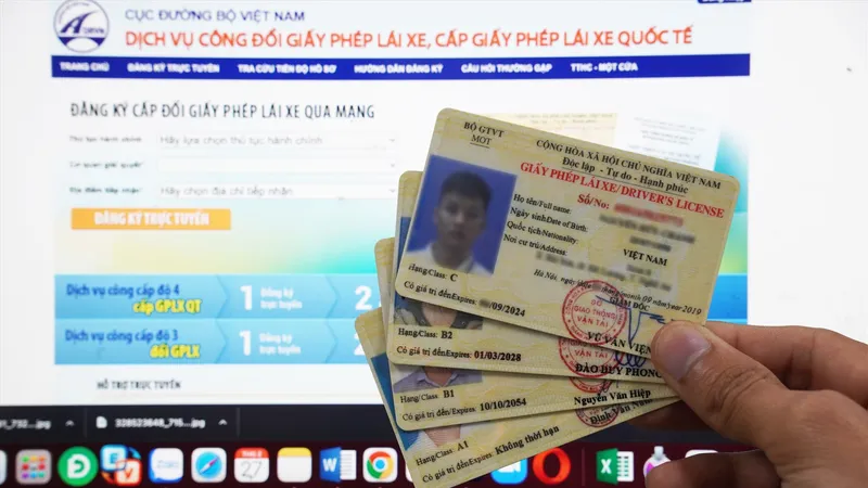 Hà Nội công bố 32 đại lý dịch vụ công trực tuyến để người dân thuận tiện đổi Giấy phép lái xe