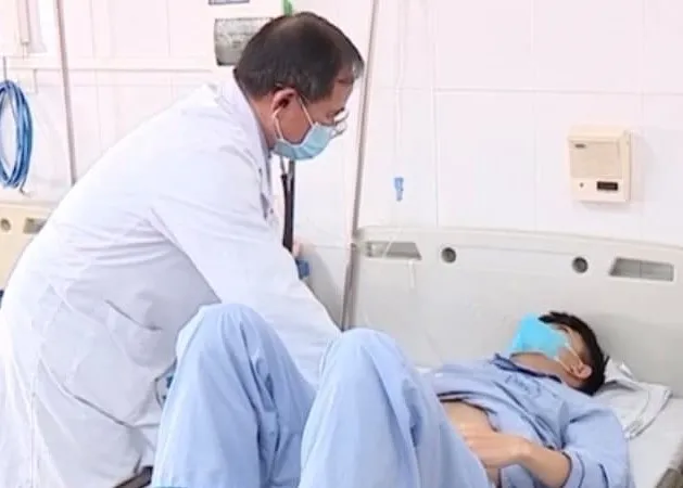 Nam thanh niên 20 tuổi bị nhiễm sán dây chó, giun lươn và sán lá gan lớn