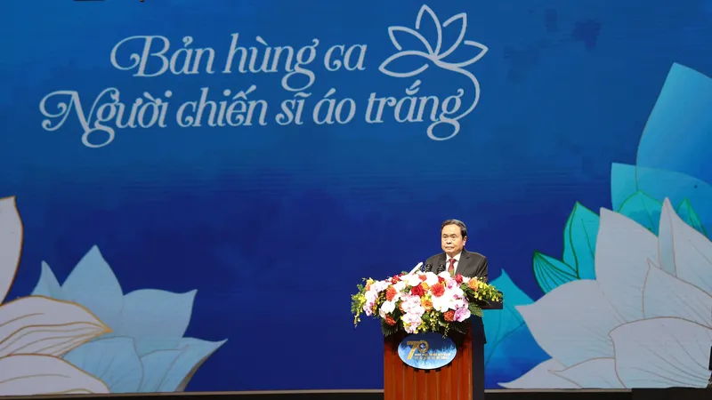 Xây dựng nền y tế Việt Nam khoa học dân tộc và đại chúng 